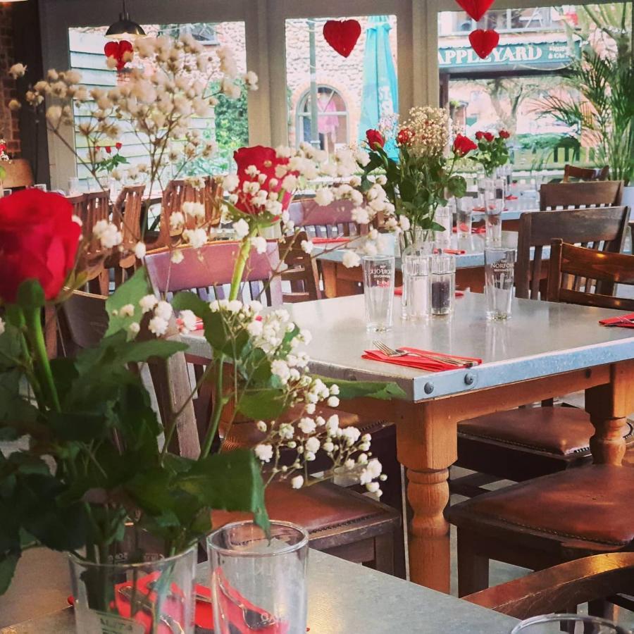 Bed and Breakfast Kings Head Holt Голт Екстер'єр фото