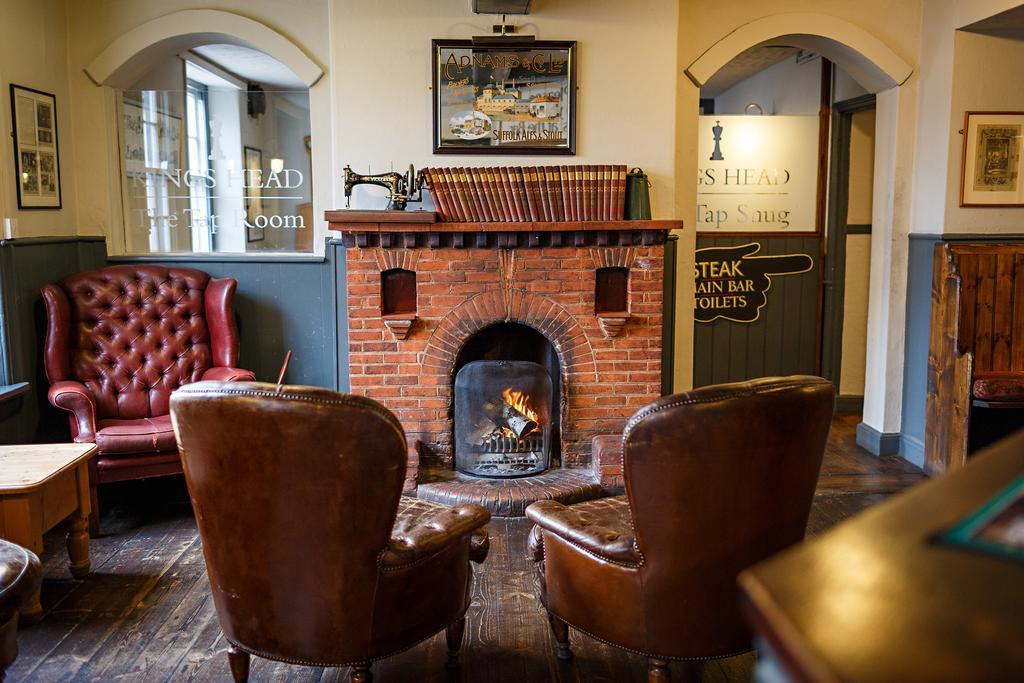 Bed and Breakfast Kings Head Holt Голт Екстер'єр фото