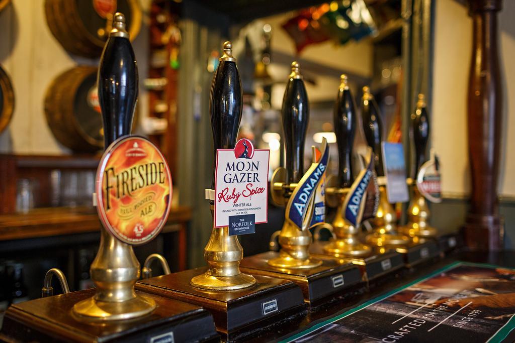 Bed and Breakfast Kings Head Holt Голт Екстер'єр фото