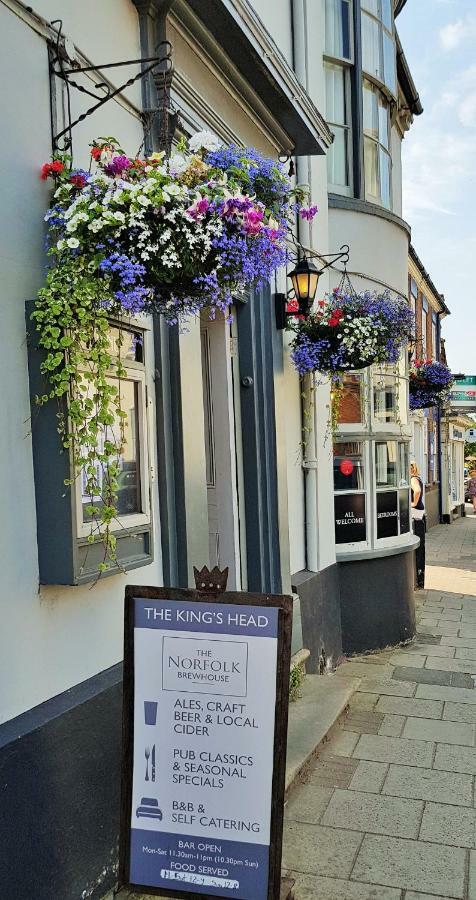 Bed and Breakfast Kings Head Holt Голт Екстер'єр фото